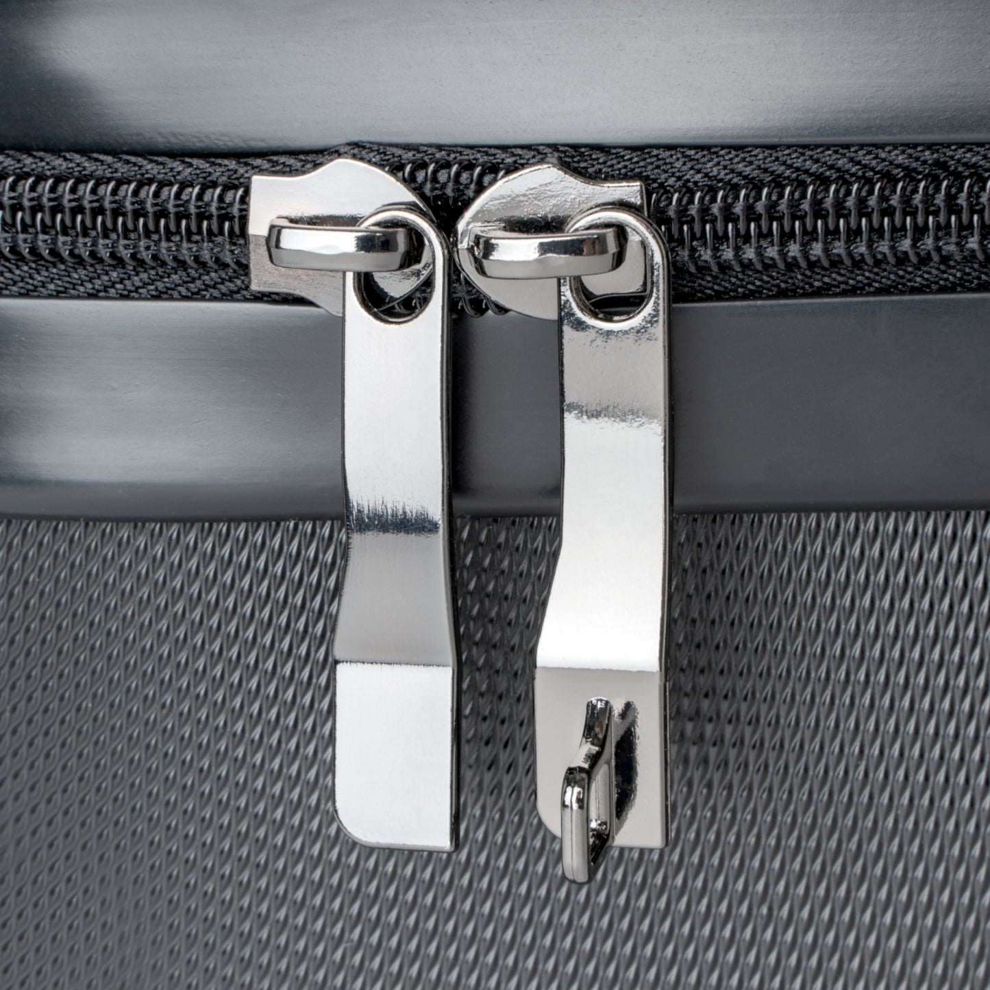 Trendy Abstract Black and White Suitcase – Stylish Travel Luggage for Modern Explorers